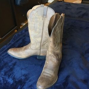 Ariat Heritage roundtoe western boots size 9